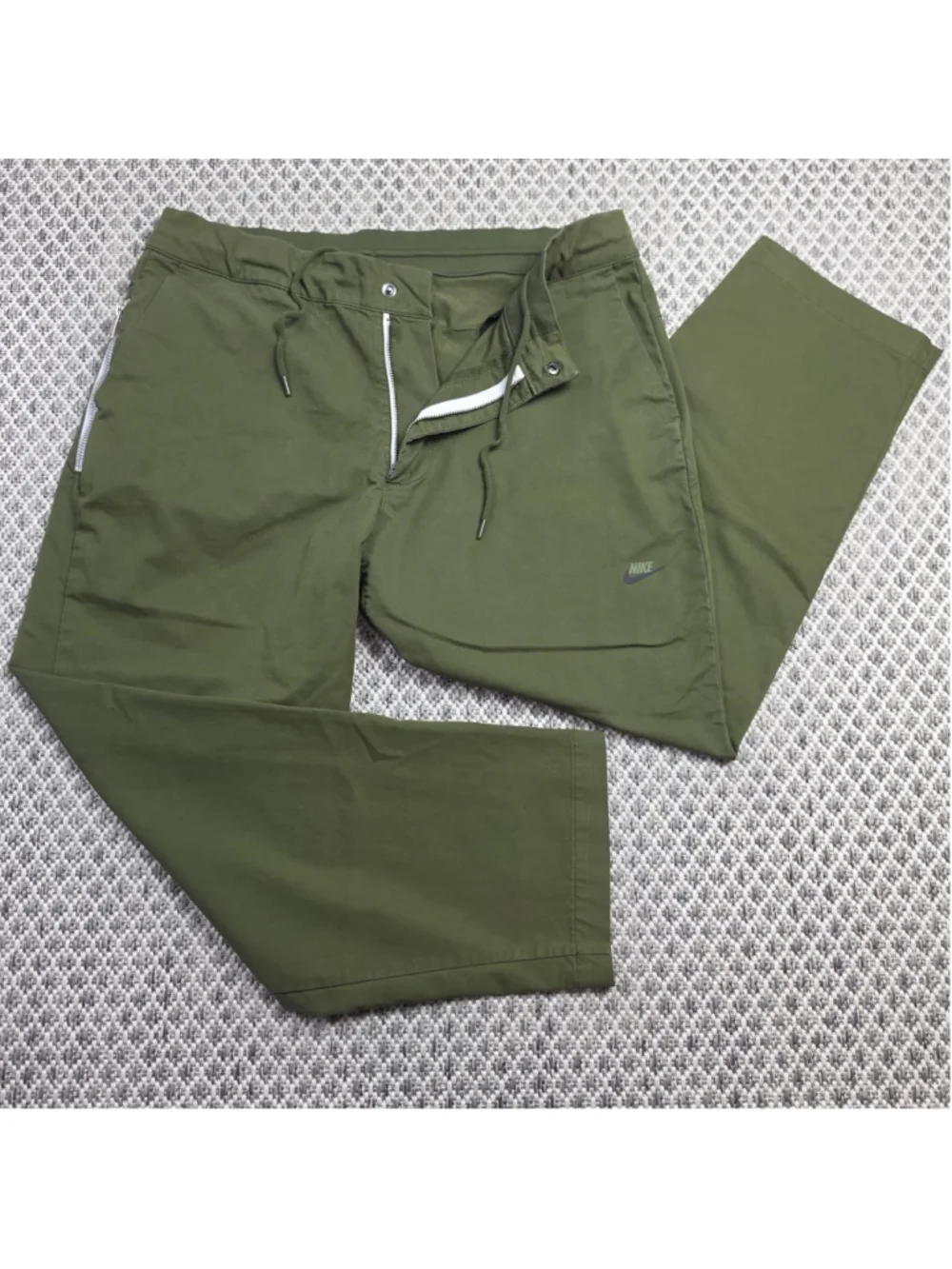 Nike Sportswear Men’s 34 Olive Green Drawstring Zip Pocket Utility Pants